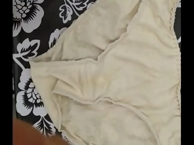 Corrida en bragas de mi mujer 72 (cum in pants of my wife)