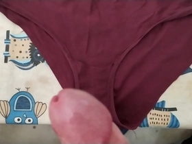 Corrida en bragas de mi mujer 46 (cum in pants of my wife)