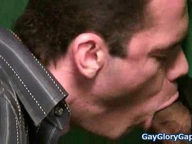 Amateur black guy takes a gay handjob 28